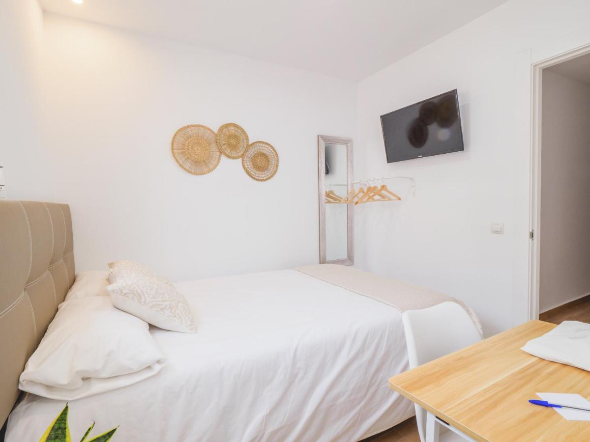 Cubo'S Hostal William'S Sunny 5 With Breakfast Torre de Benagalbon Esterno foto